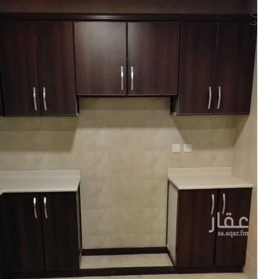 3-bedroom apartment with a living room
