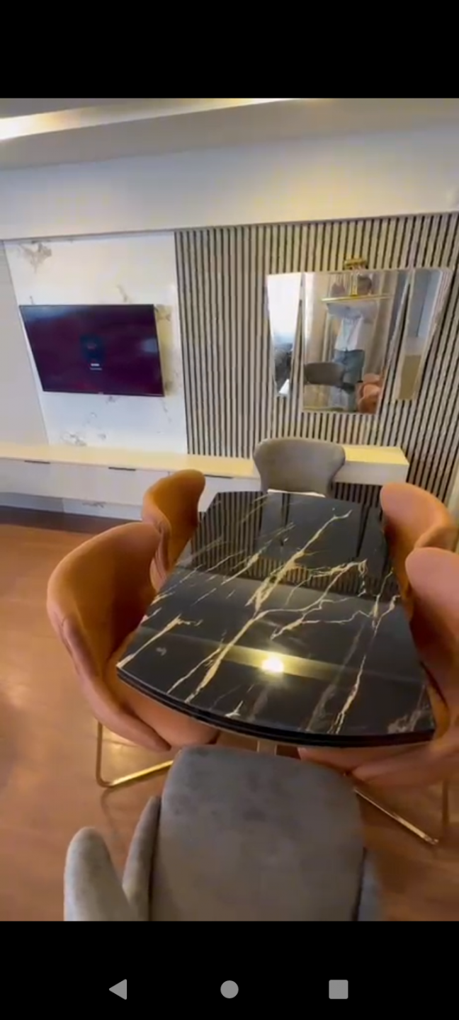 4-bedroom apartment with a living room