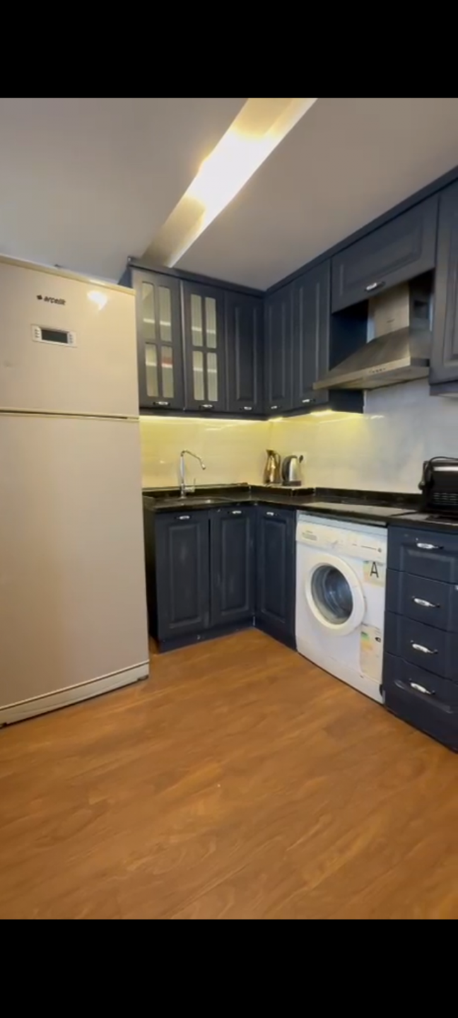 4-bedroom apartment with a living room