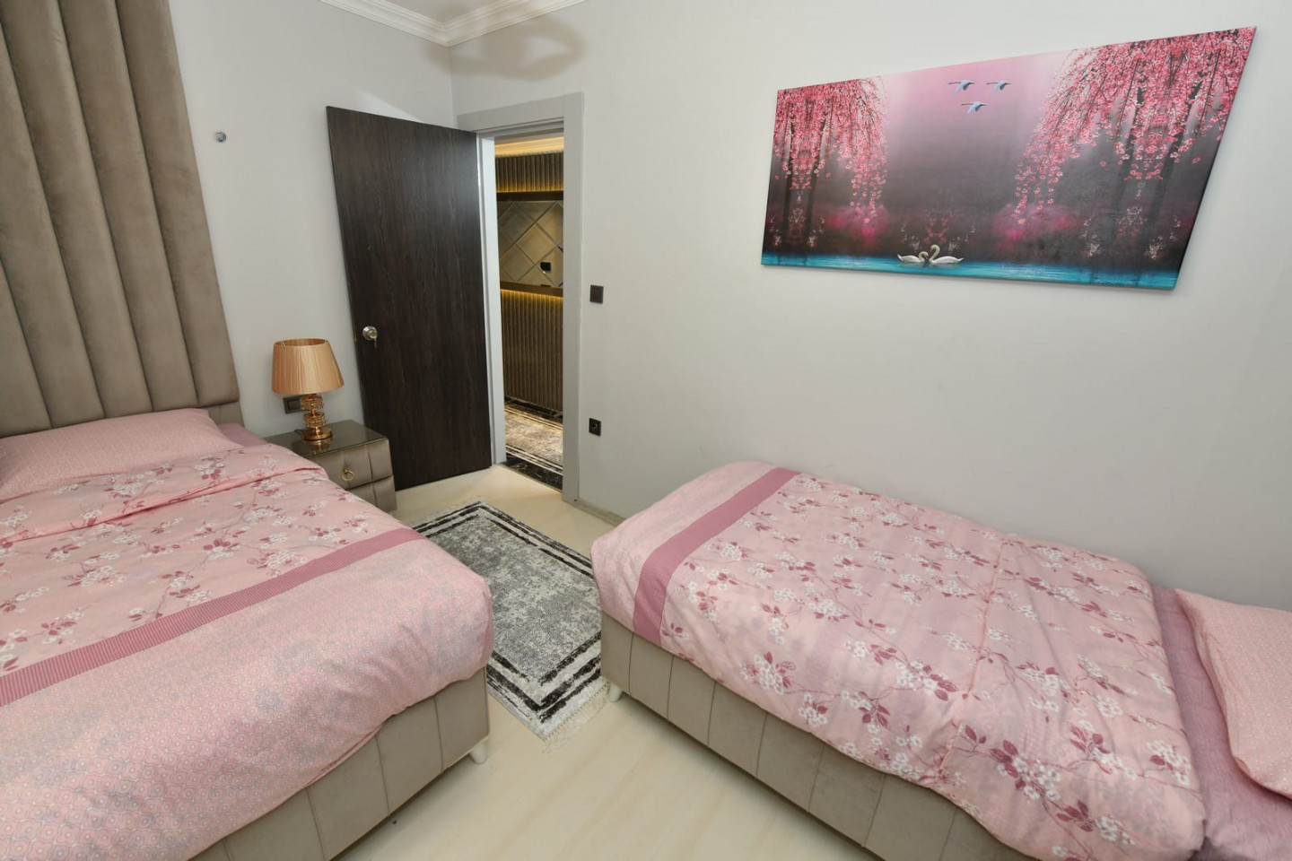 Four-room apartment with a hall for tourist rental