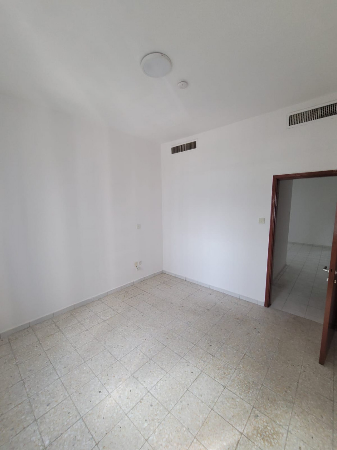 Apartment in Al Majaz with a direct view of the lake