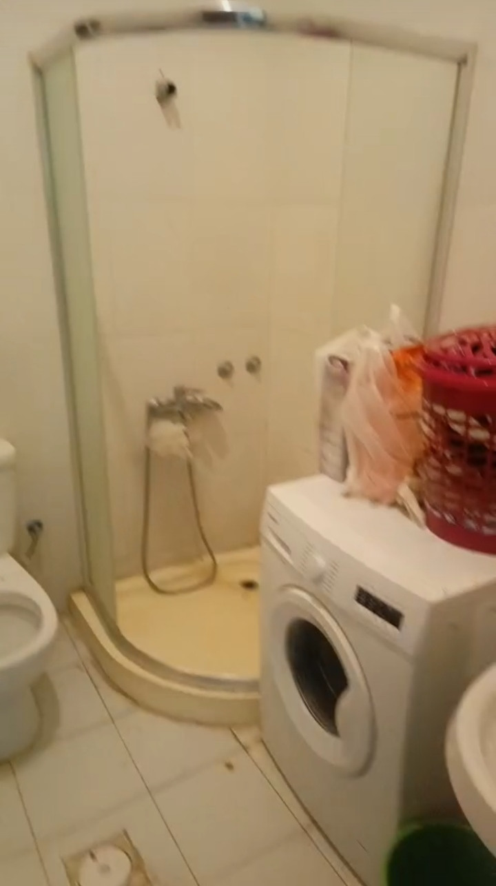 A clean, furnished apartment in Al Salata Al Jadeeda, all-inclusive.