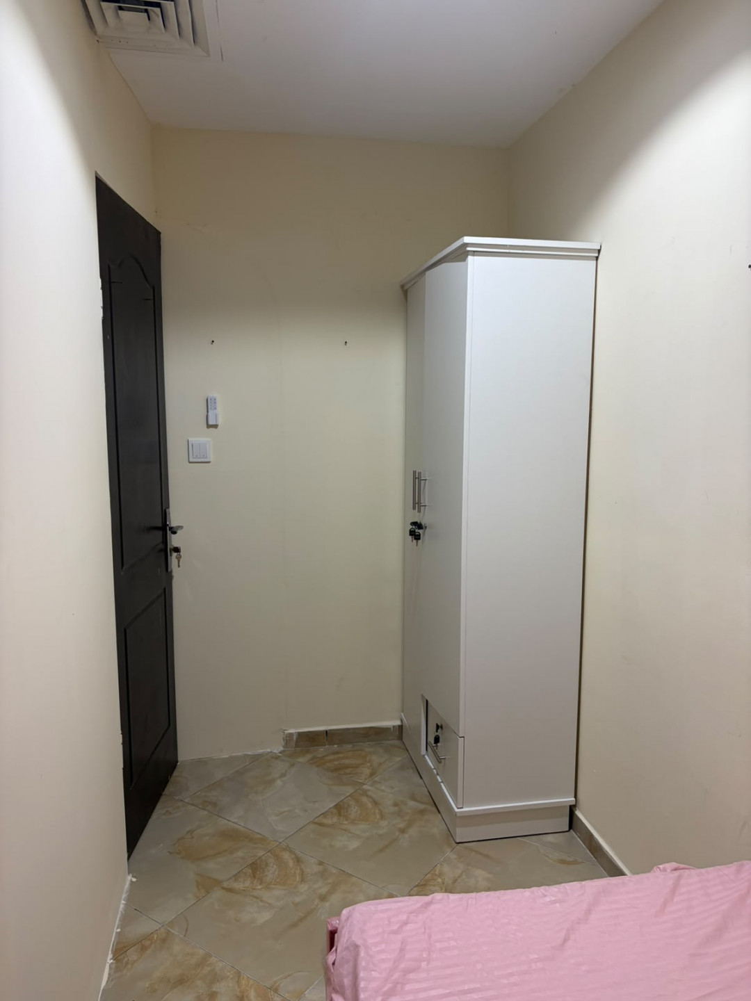 Girls only apartment, few beds in the apartment