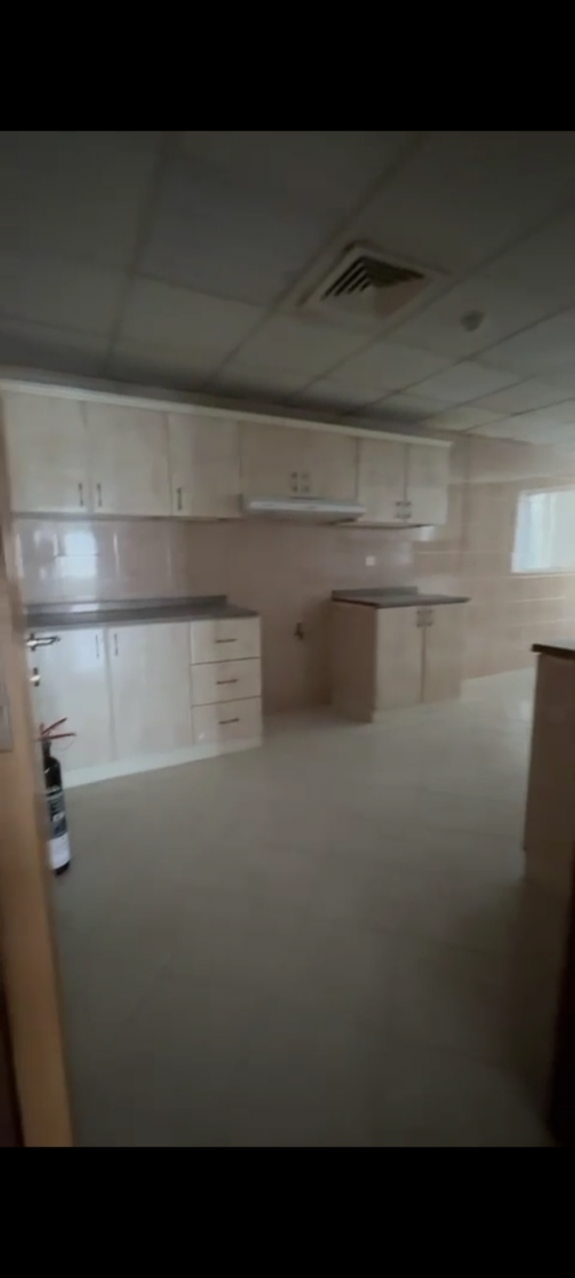 Luxury unfurnished apartment