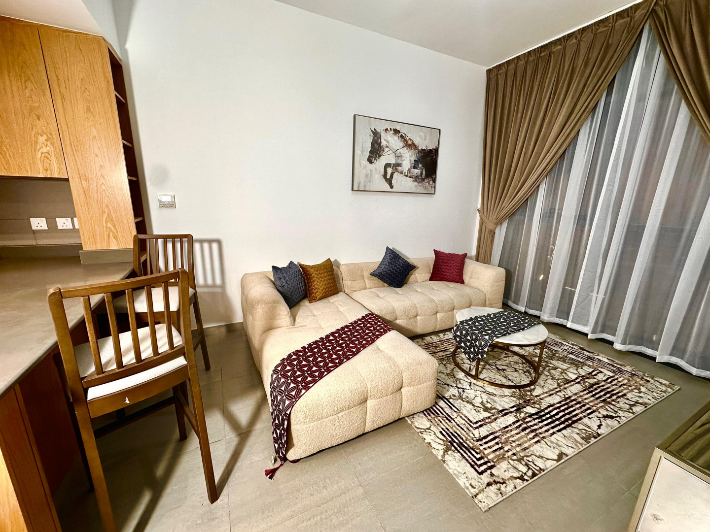 Luxury apartment with gym and swimming pool in Zahia