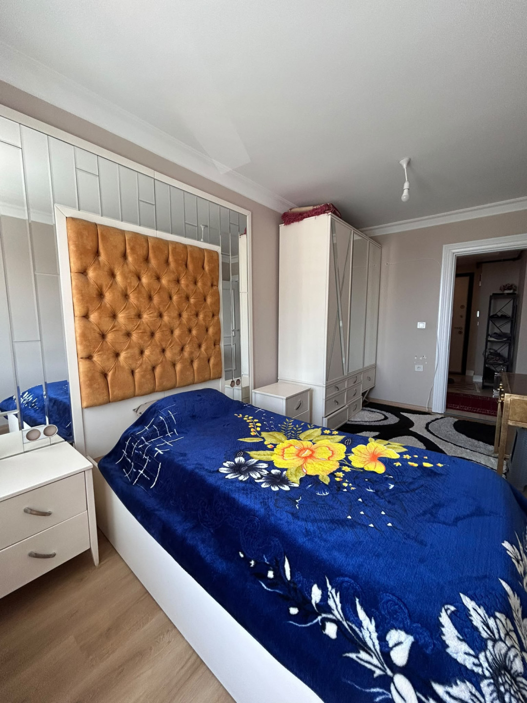 Luxury apartment opposite the marina