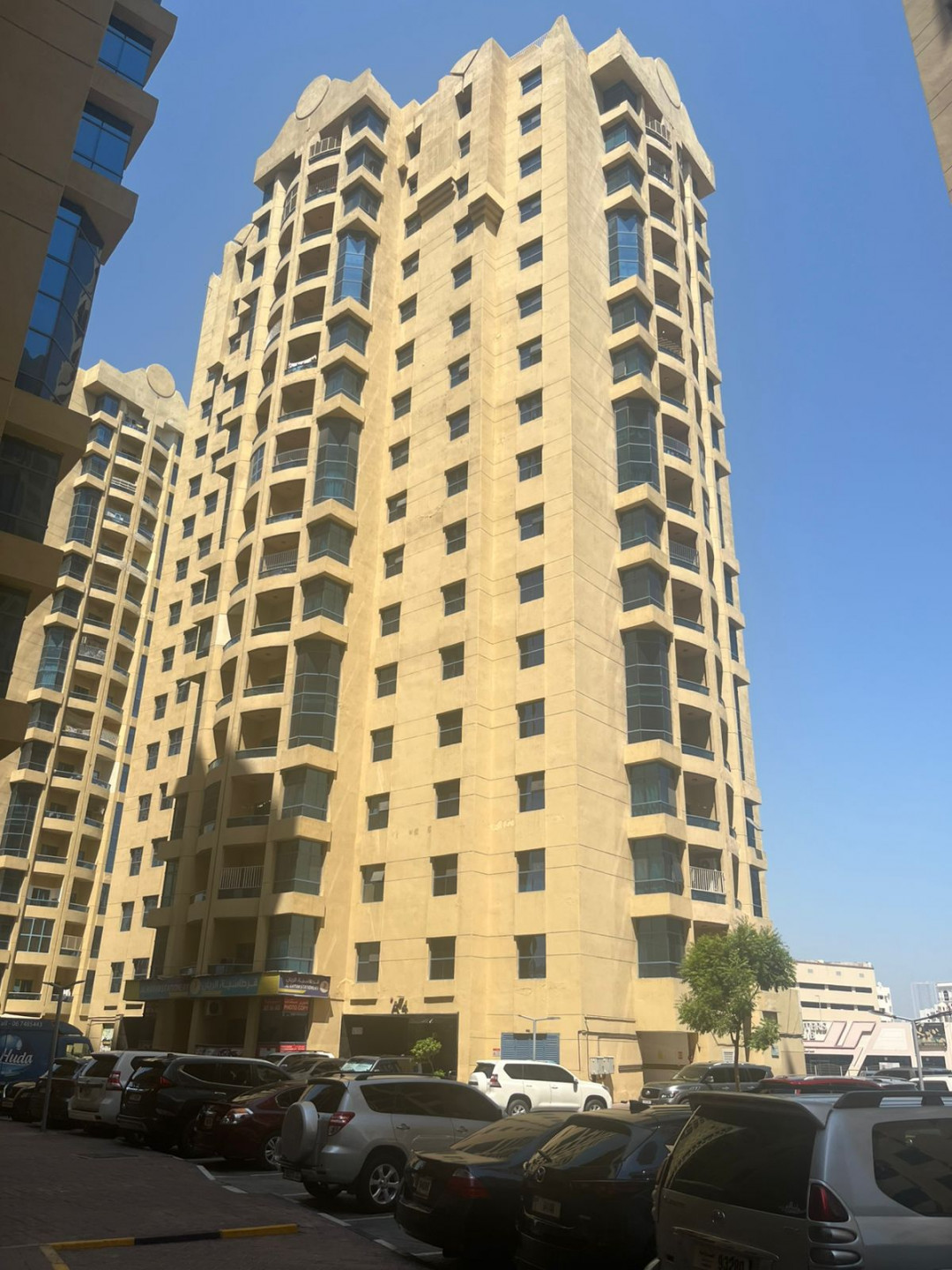 shk-fy-abrag-alkhor111782835124.jpg