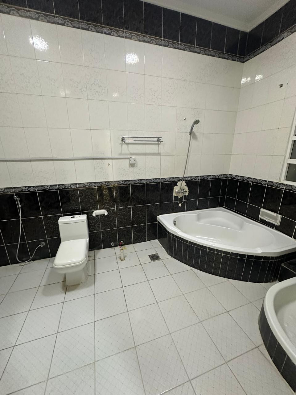 Apartment in Al Khuwair 25