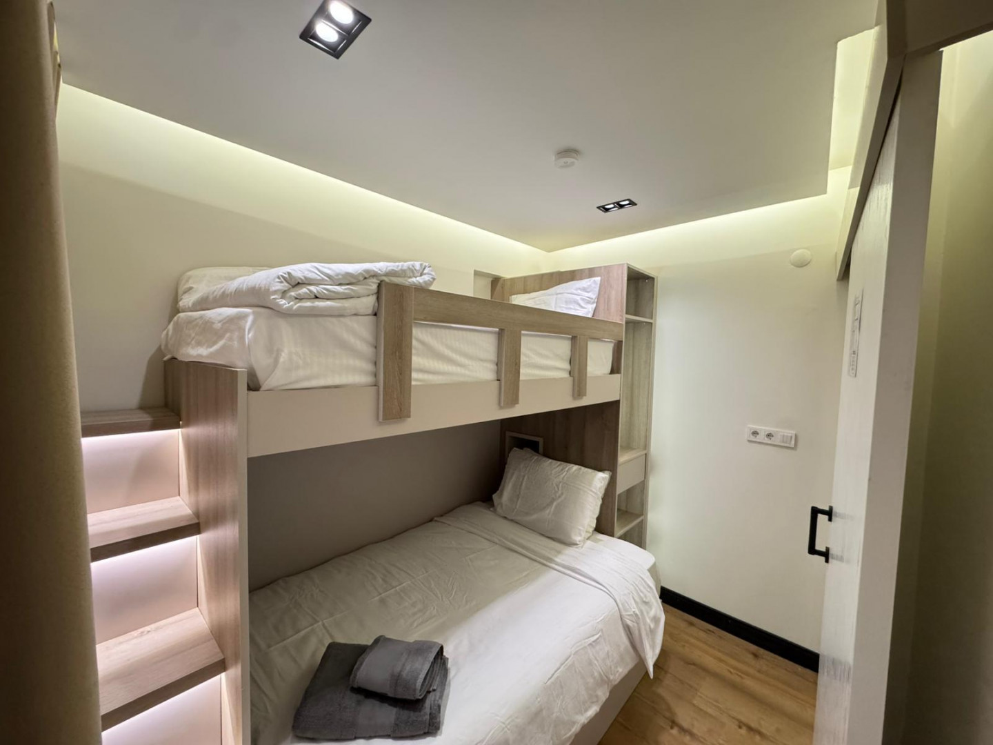 Apartment in the Thai Suites building