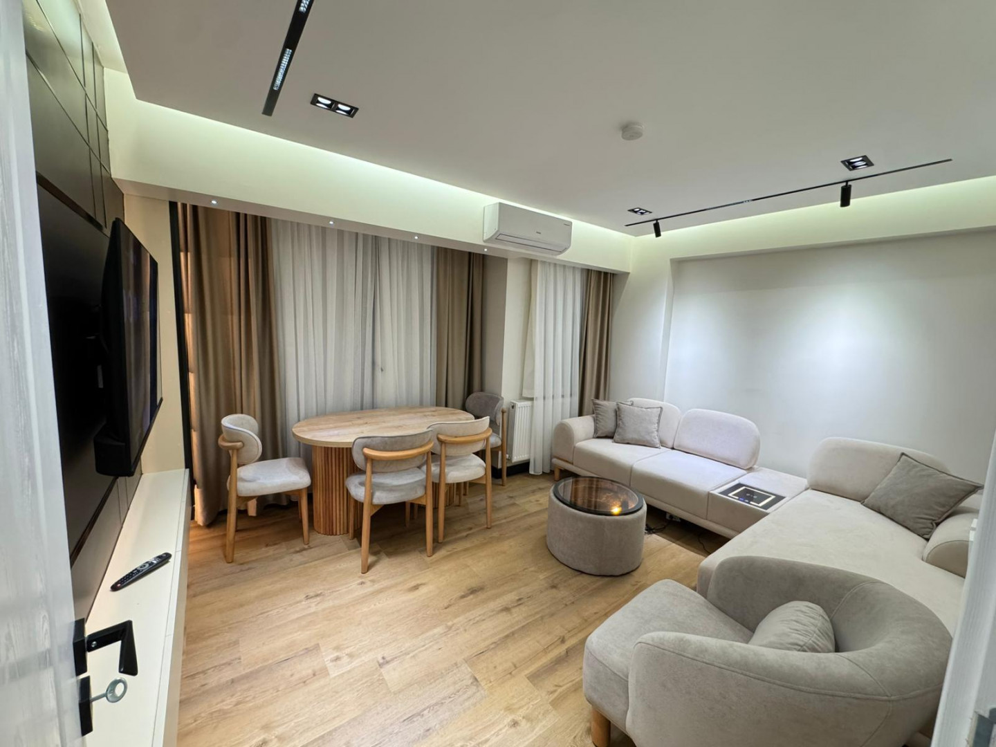 Apartment in the Thai Suites building