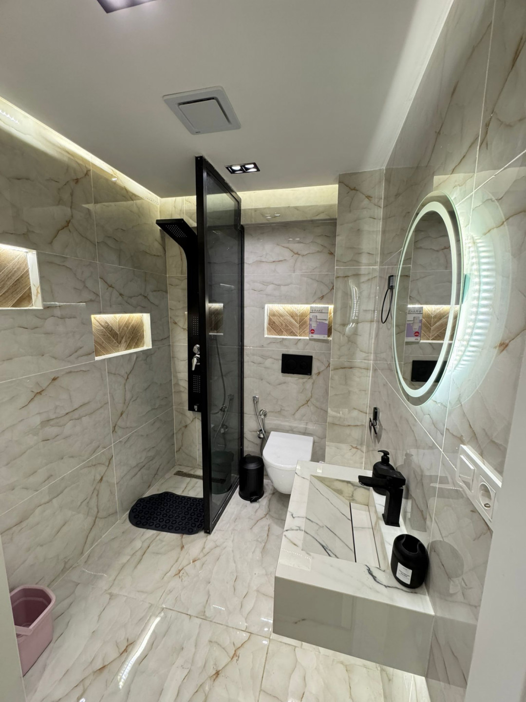 Apartment in the Thai Suites building
