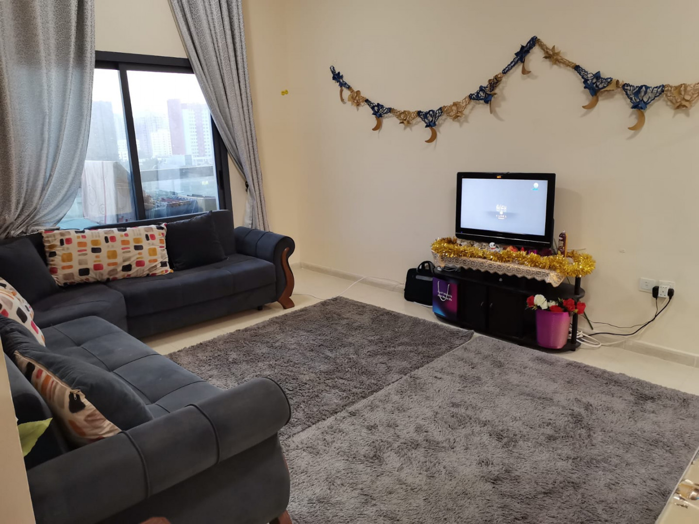 One-bedroom apartment with a living room, clean furnishings