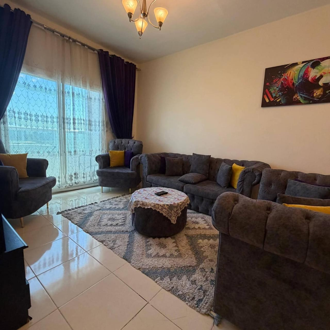 One-bedroom apartment with hotel-style furnishings