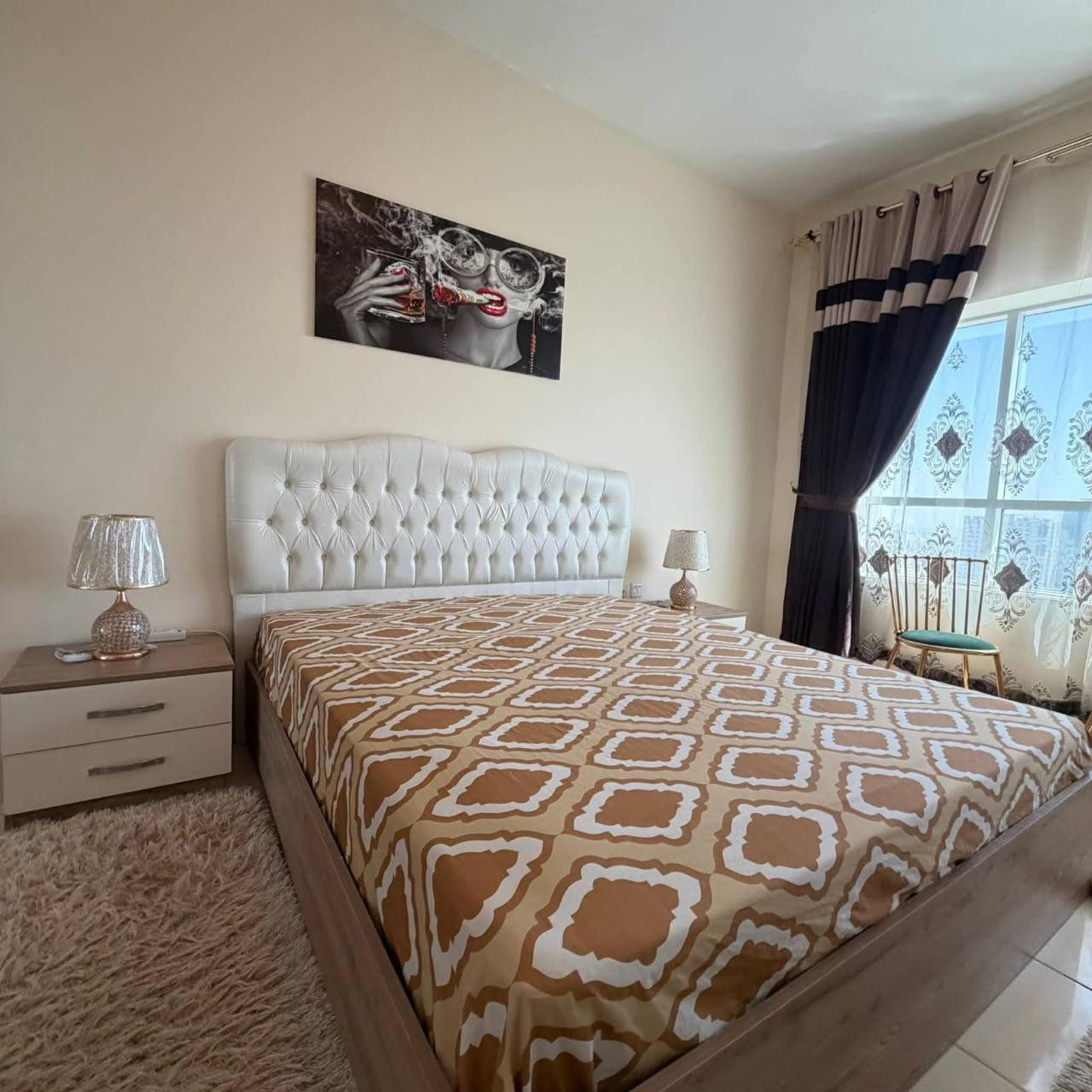 One-bedroom apartment with hotel-style furnishings