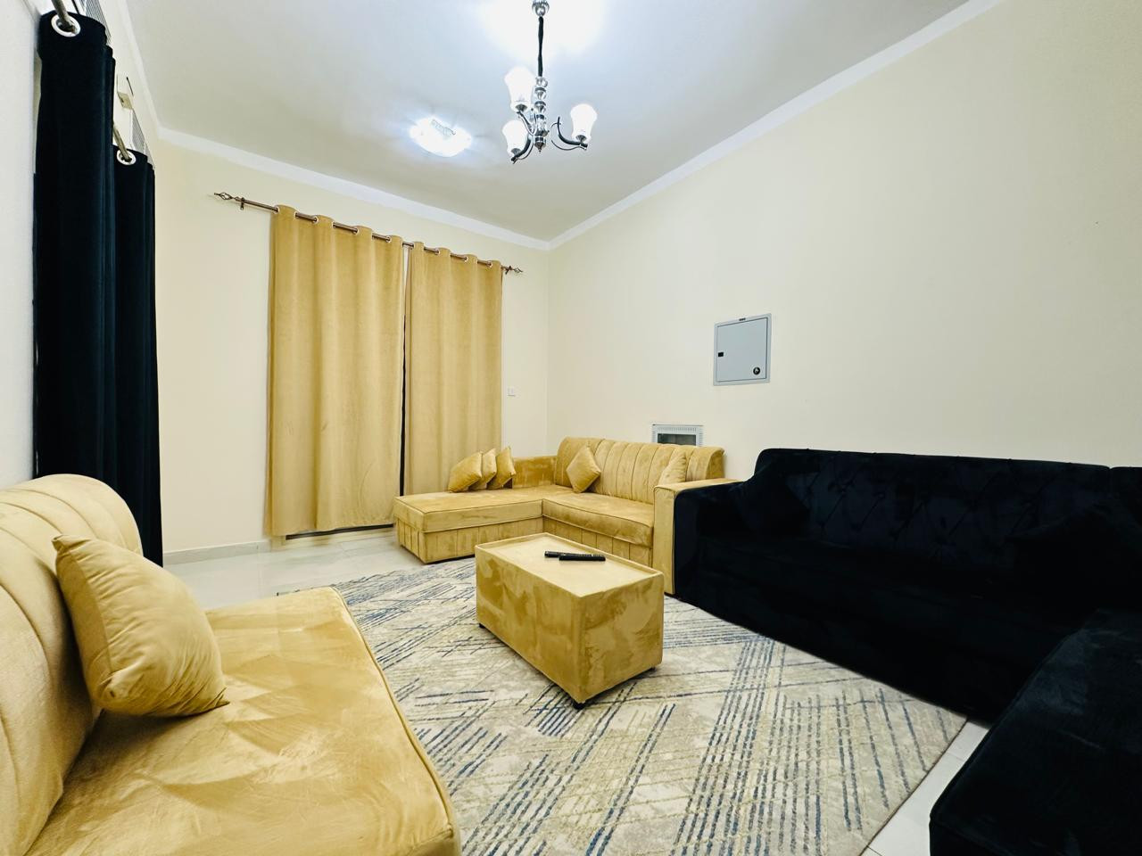 One-bedroom apartment with a living room, clean furnishings