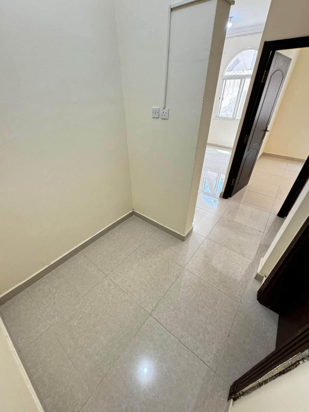 One-bedroom apartment with living room, unfurnished