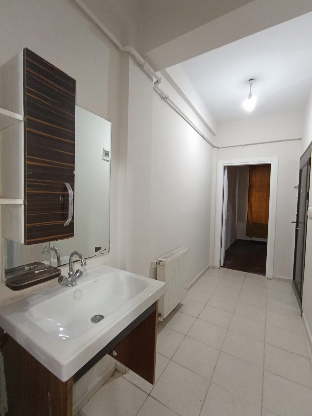 One-bedroom apartment for annual rent, unfurnished