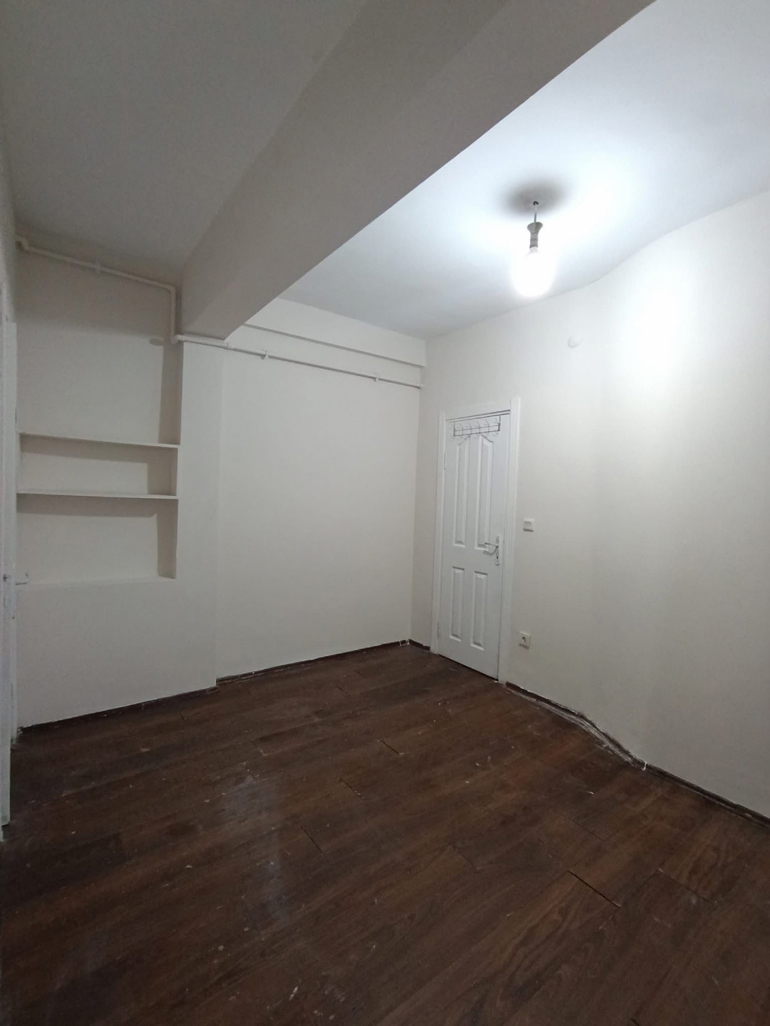One-bedroom apartment for annual rent, unfurnished