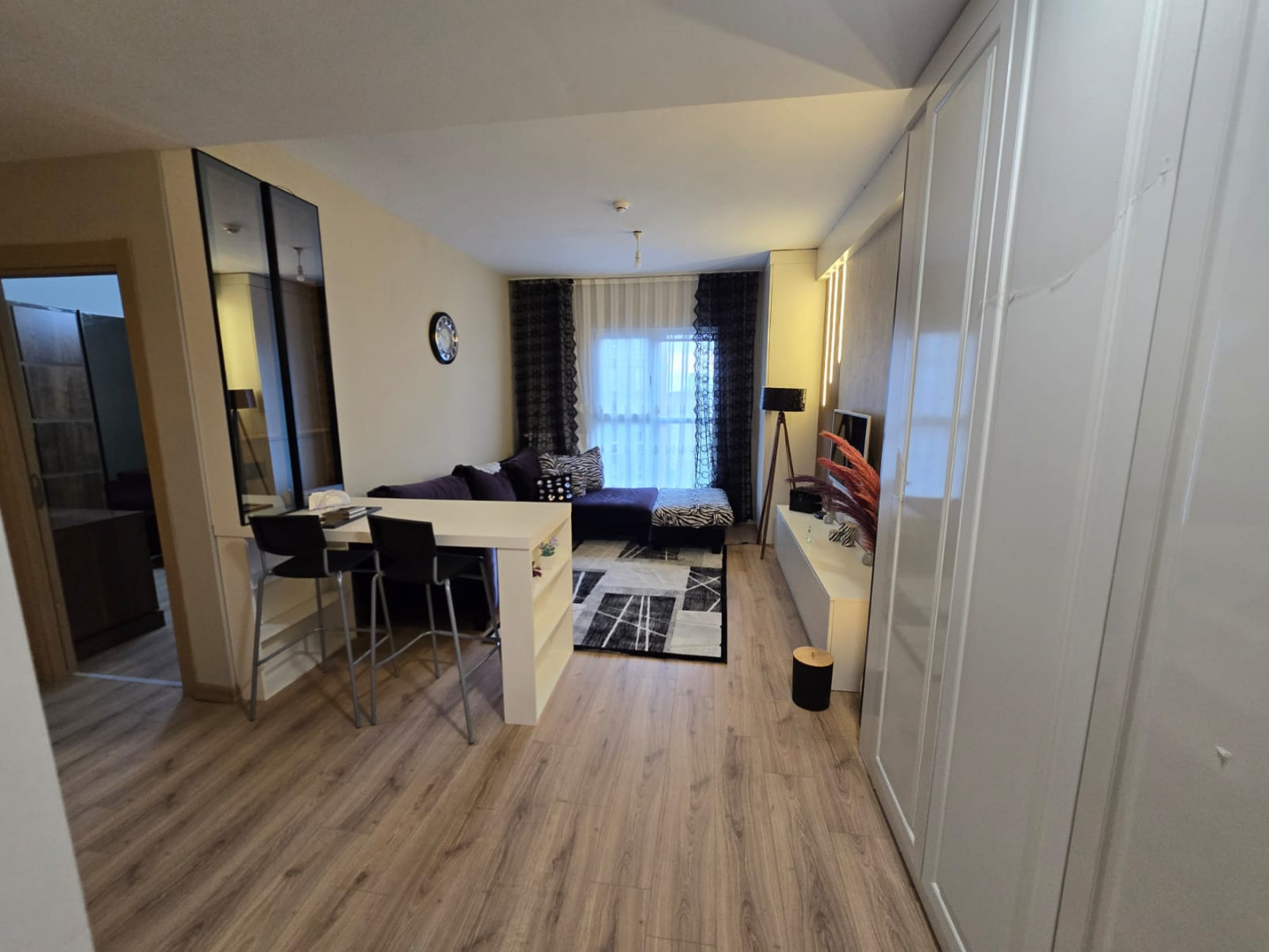 Furnished one-bedroom apartment