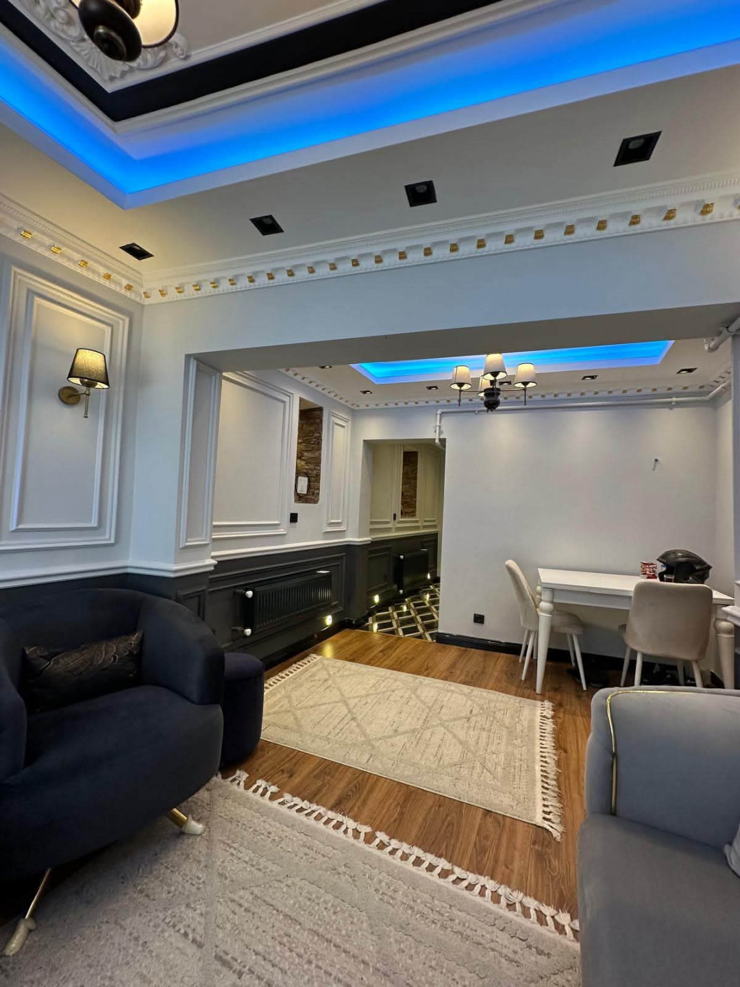 Luxury two-bedroom apartment with a living room in Fatih