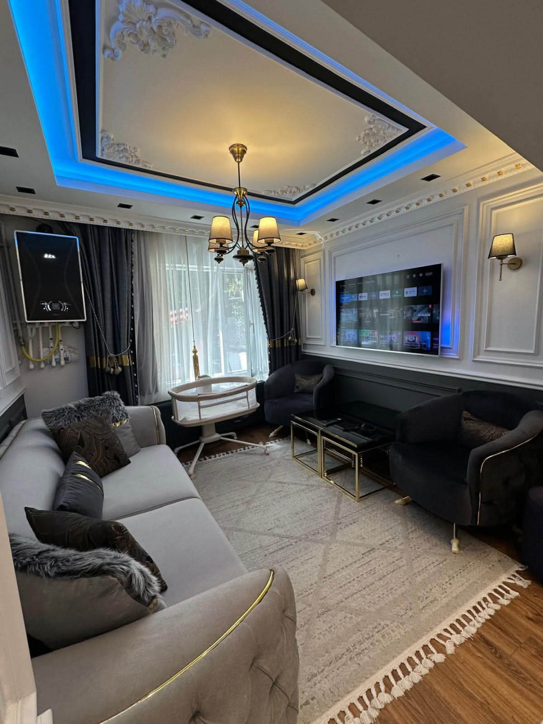 Luxury two-bedroom apartment with a living room in Fatih