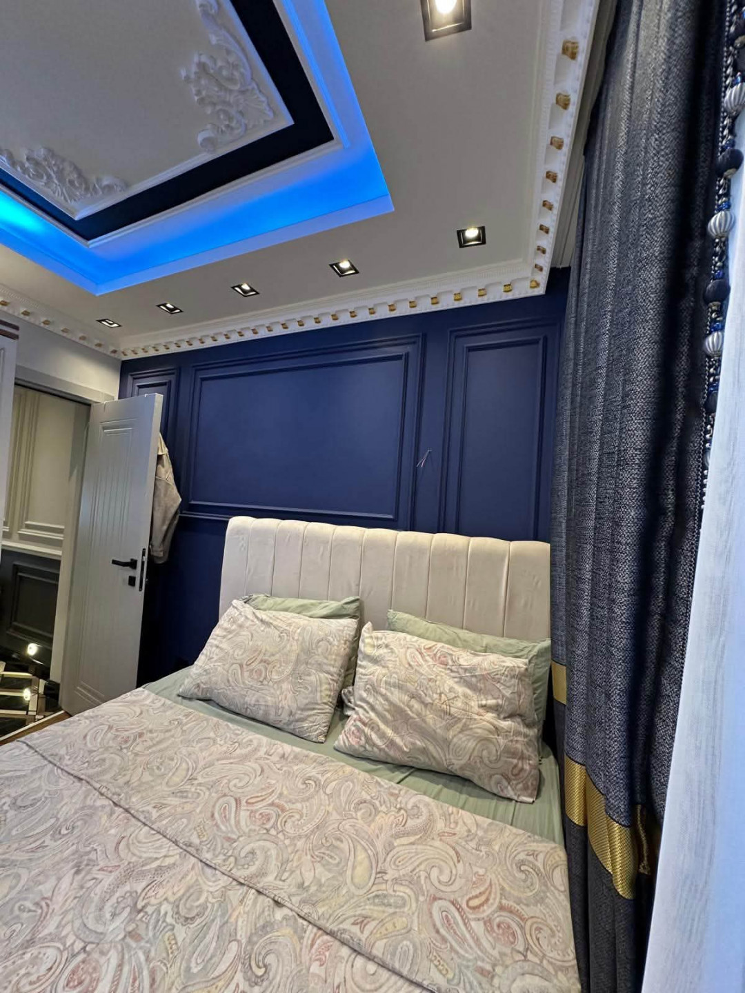 Luxury two-bedroom apartment with a living room in Fatih