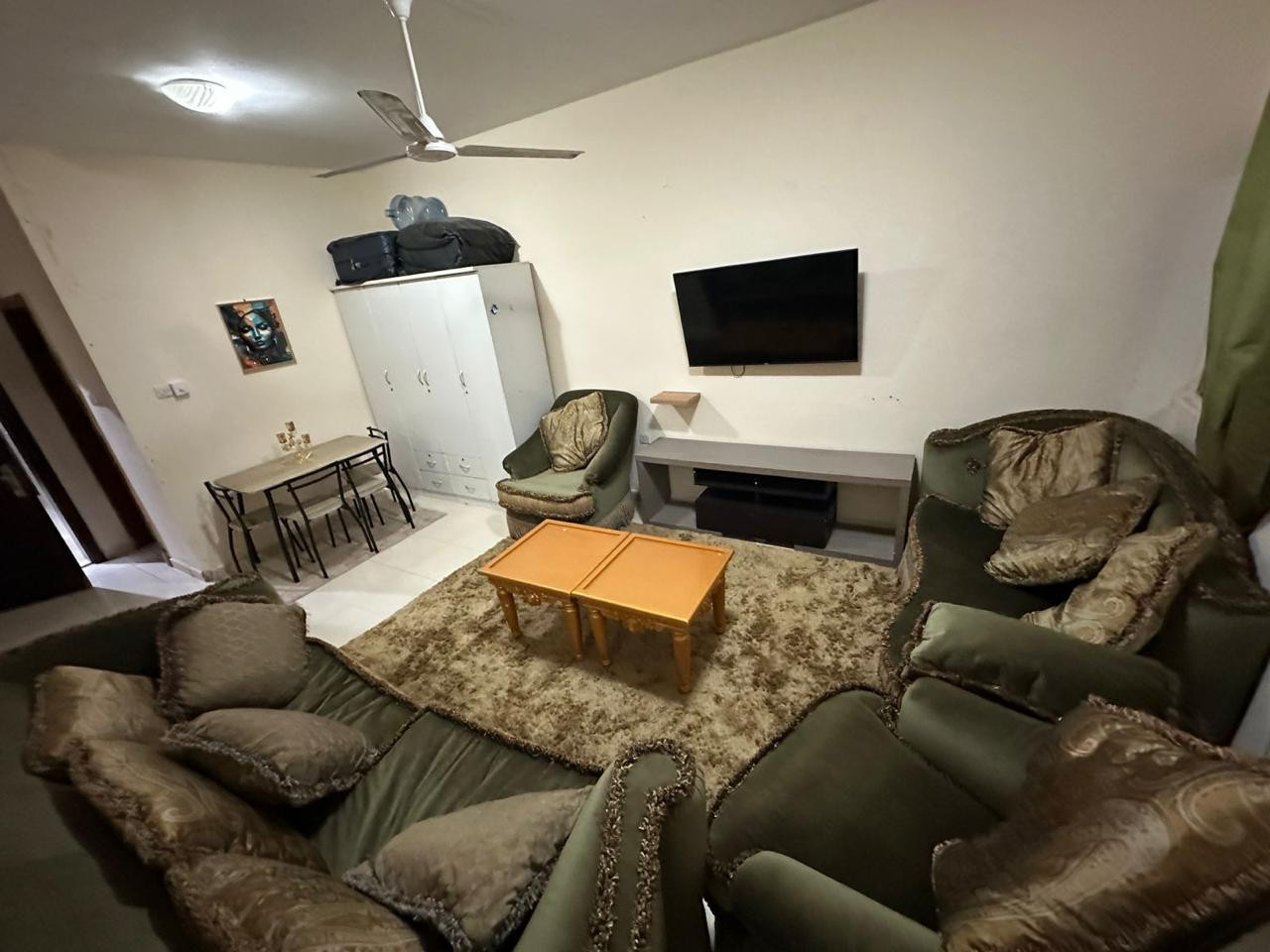 Furnished two-bedroom apartment with living room for monthly rent