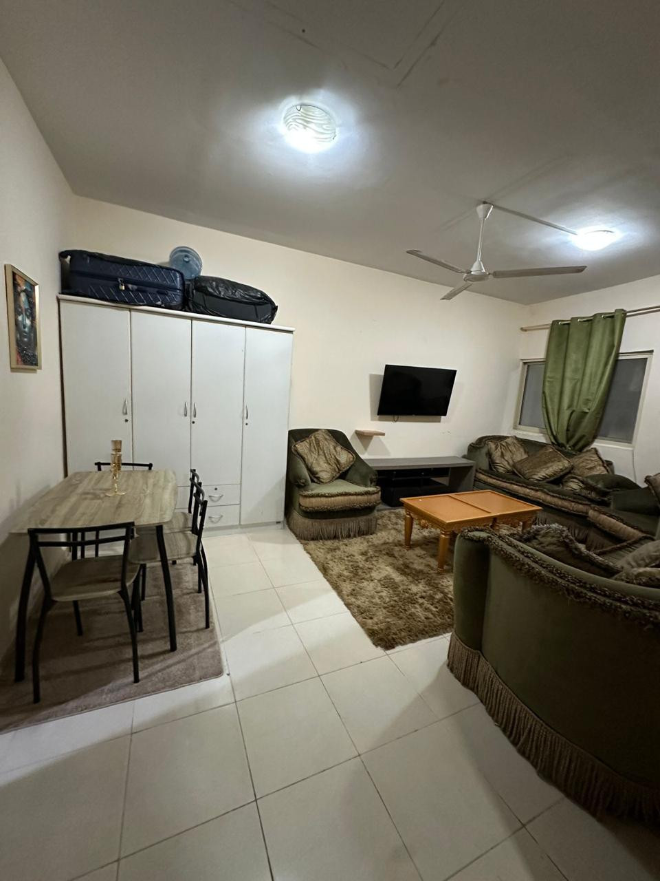 Furnished two-bedroom apartment with living room for monthly rent