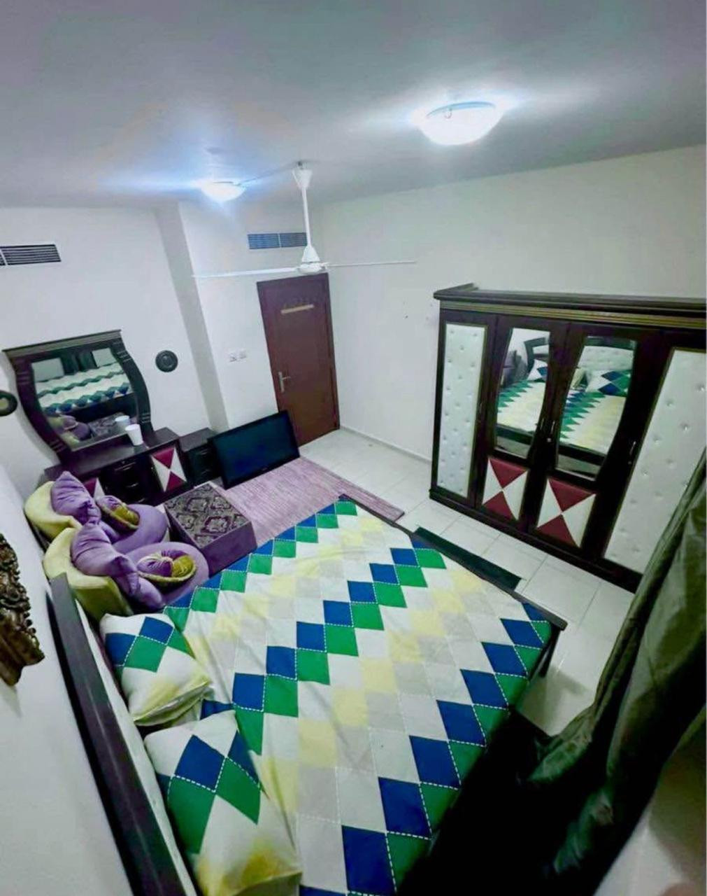 shk-ghrftyn-osal-mfrosh-llaygar-alshhry81791025478.jpg