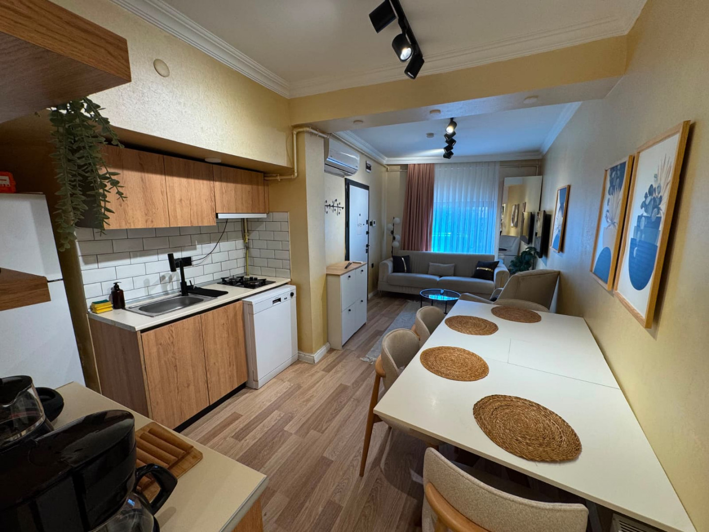 Furnished and air-conditioned two-bedroom apartment with living room