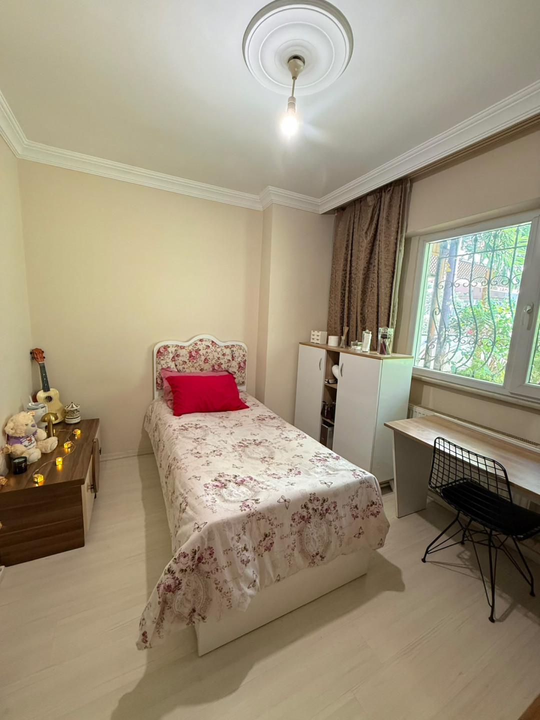Two-bedroom apartment with a living room, clean furnishings