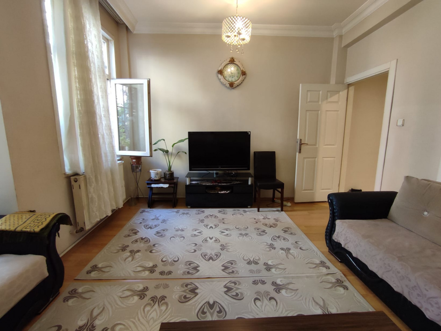 Two-bedroom apartment with a living room for annual rent