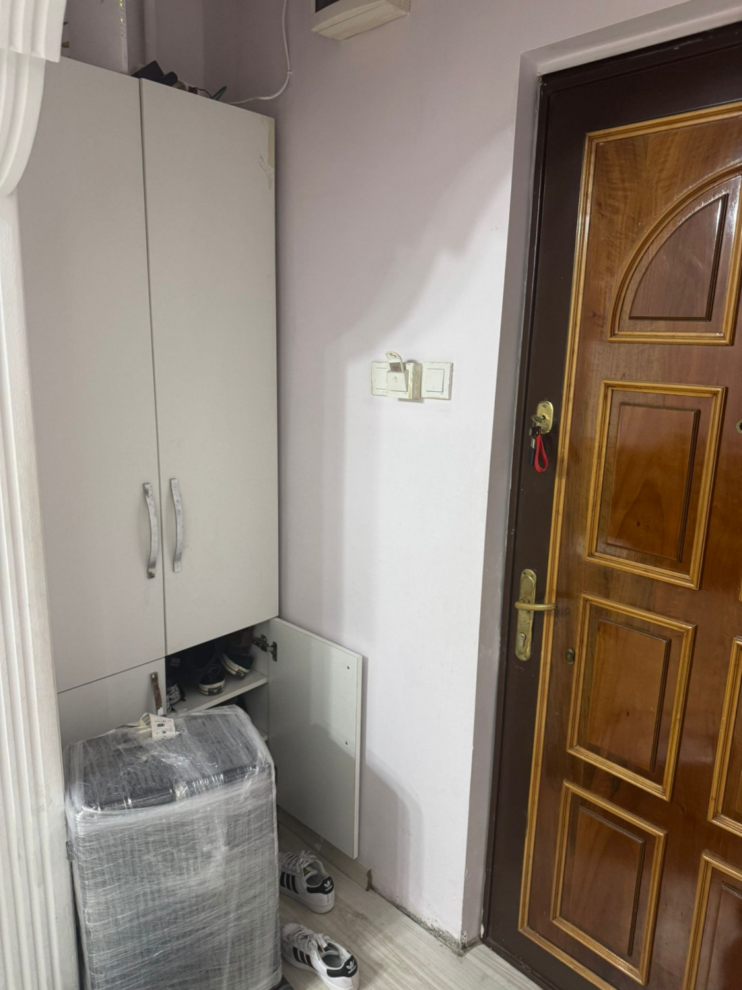 Two-bedroom apartment with a living room, first floor
