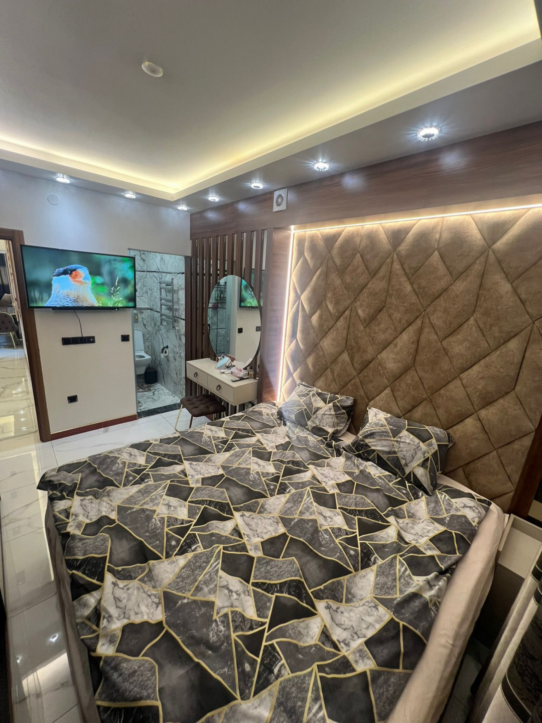 shk-ghrftyn-osalh-ysag51787933137.jpg