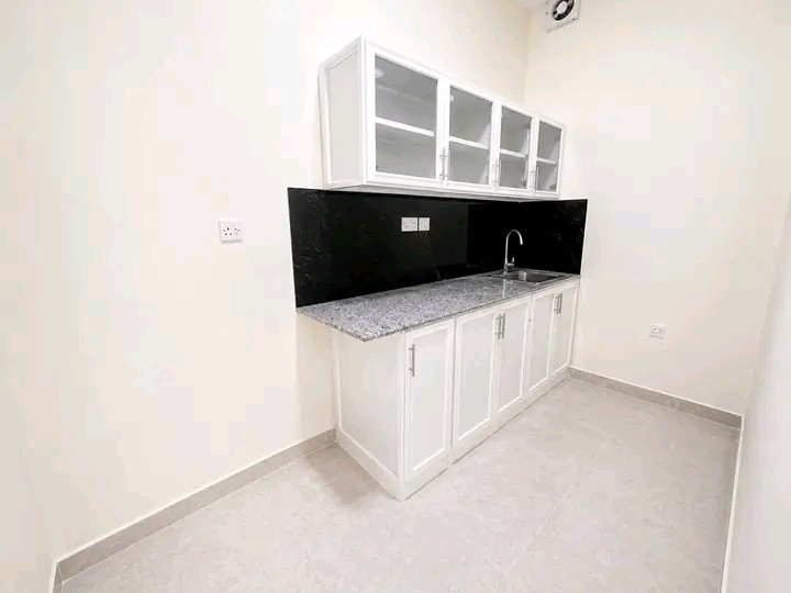 Unfurnished apartment in Al-Aziziyah