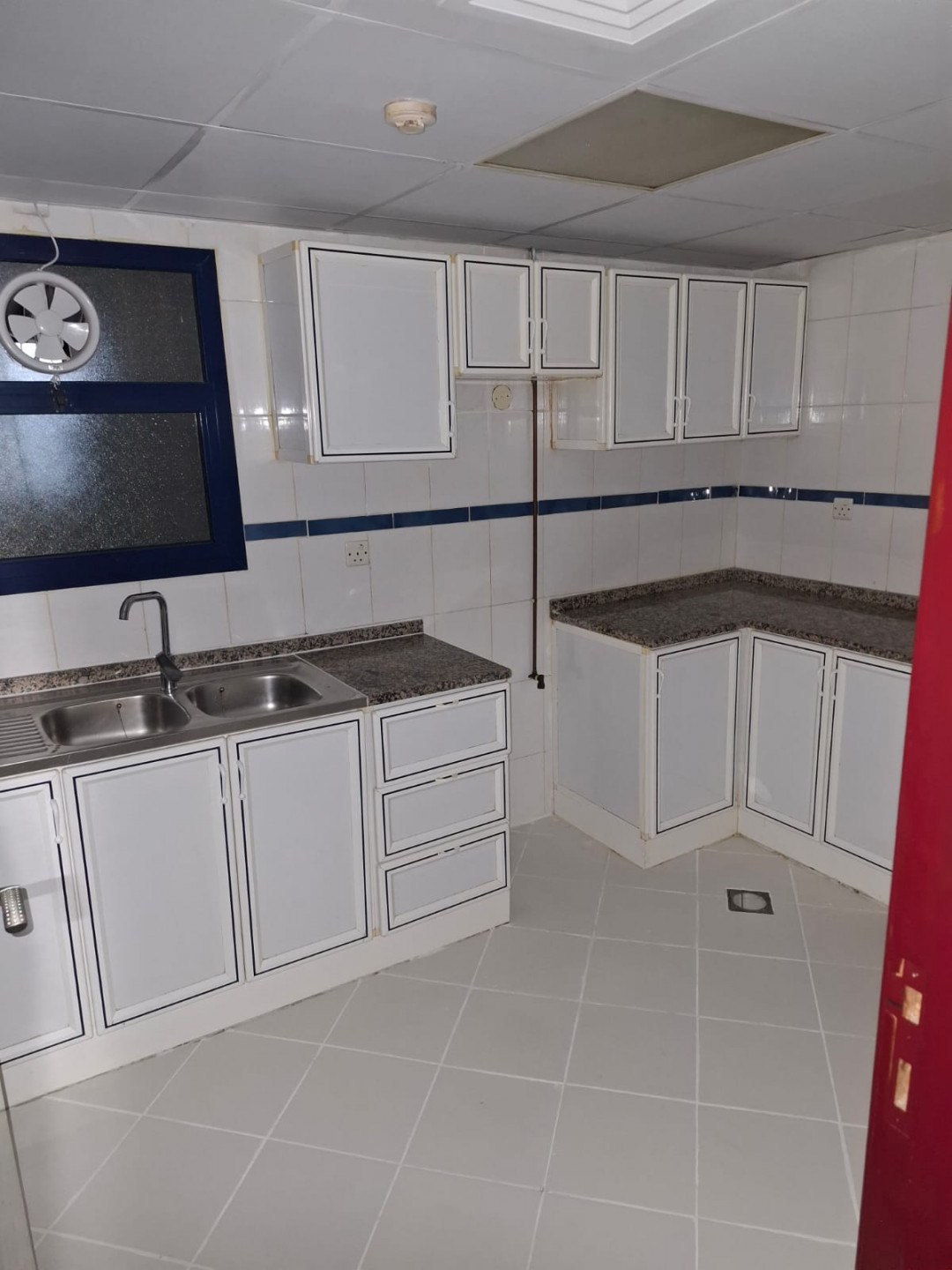 Unfurnished apartment in Al Qasimia