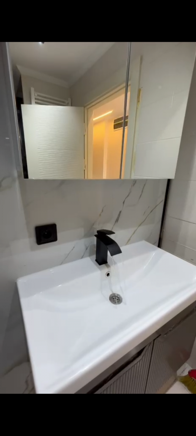 Unfurnished two-bedroom apartment for annual rent