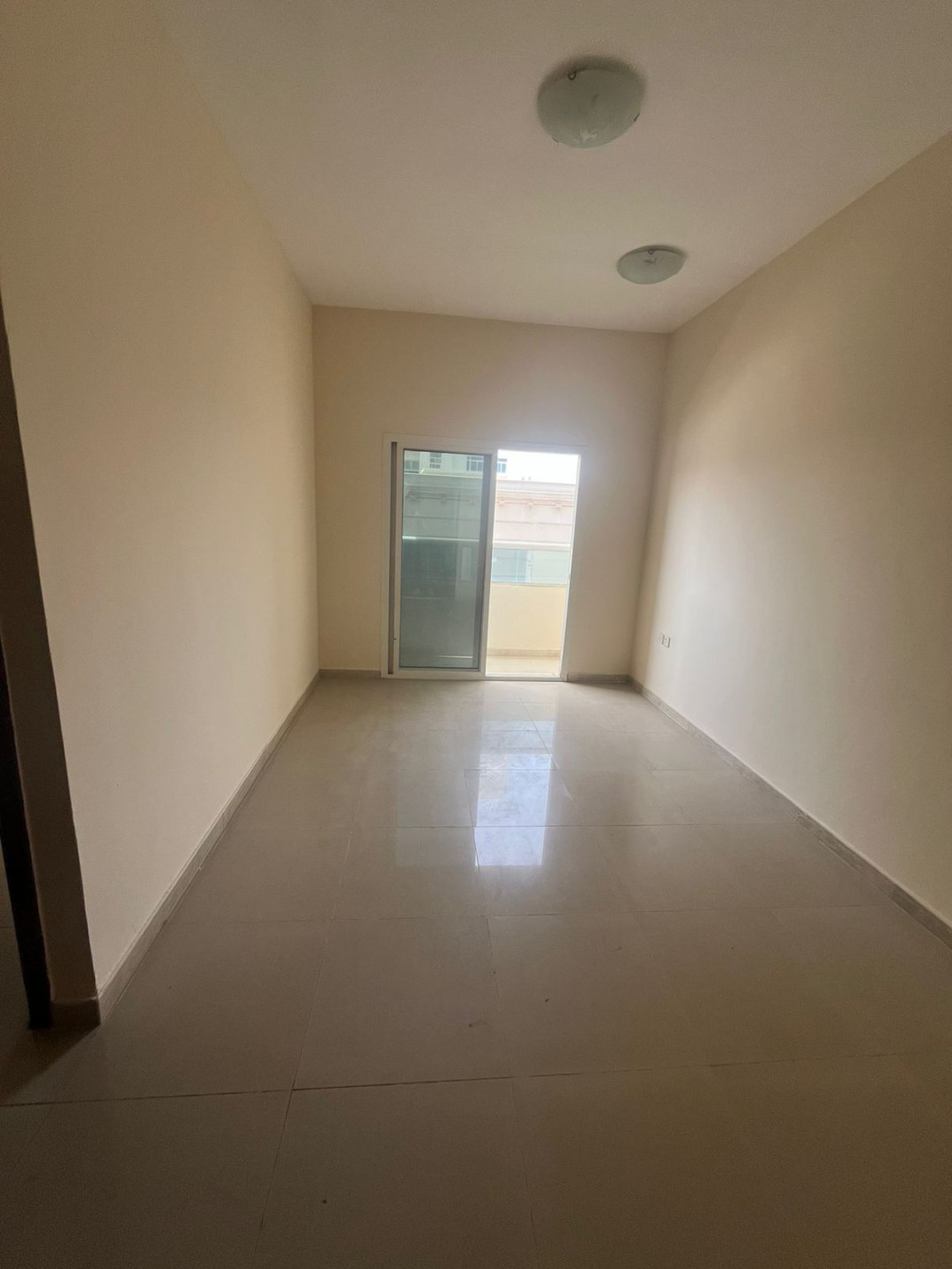 Unfurnished apartment for annual rent