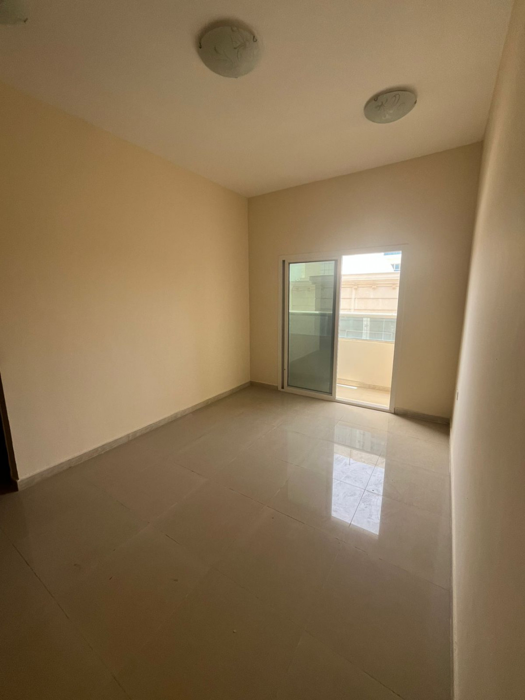 Unfurnished apartment for annual rent