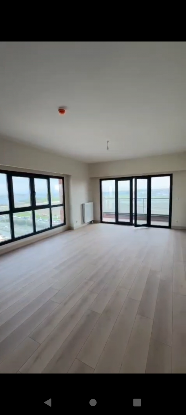 Unfurnished apartment for annual rent