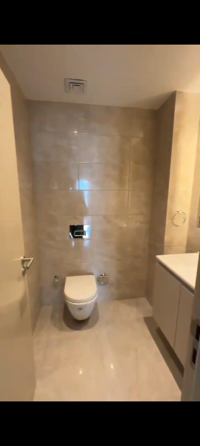 Unfurnished apartment for annual rent