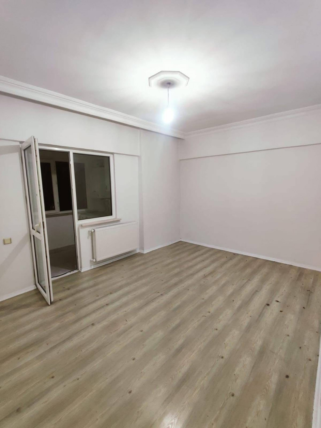 Apartment for annual rent, three rooms and a hall