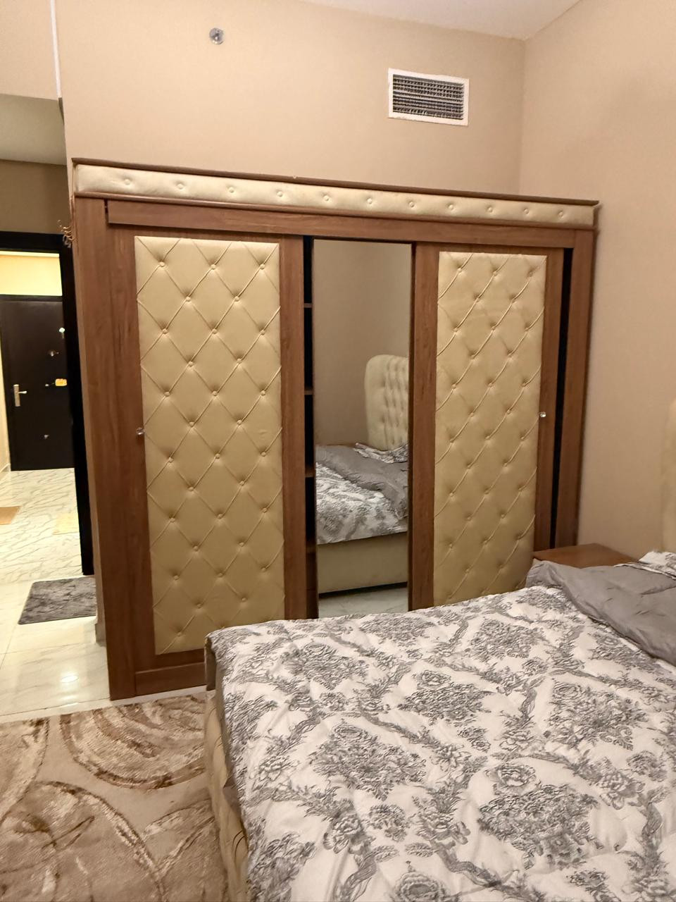 Apartment for rent, one bedroom and living room
