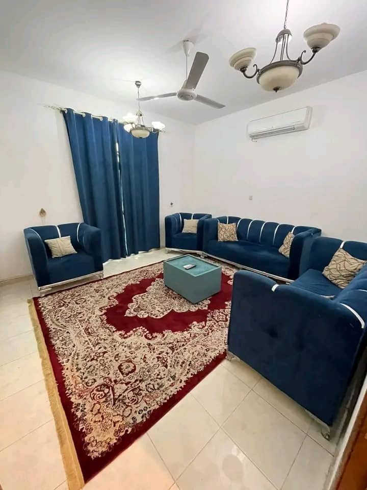 shk-mfrosh-fy-alghbr-alshmaly01791804227.jpg
