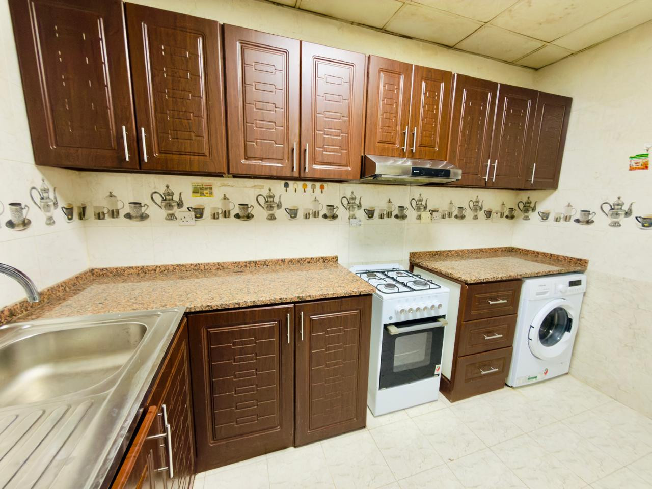 shk-mfrosh-khlf-athad-sntr51792922603.jpg