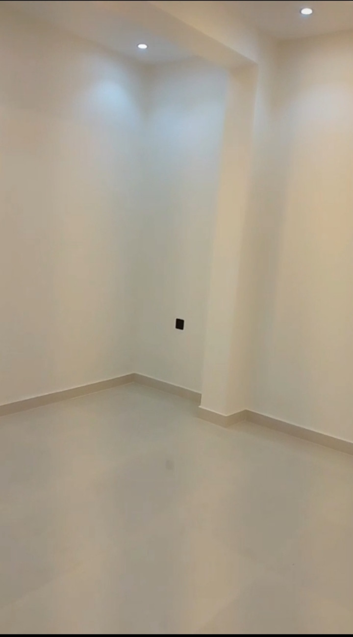 Renovated apartment in excellent condition near the metro