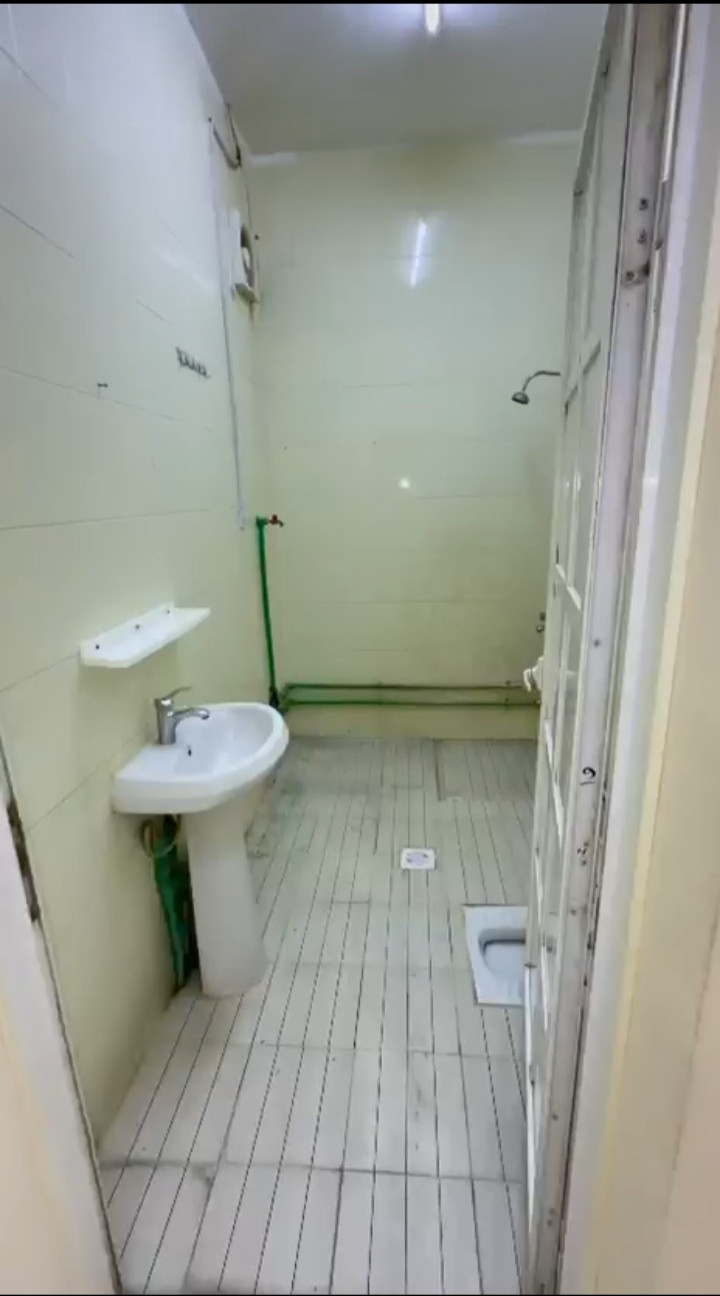 Excellent two-bedroom apartment with a living room and kitchen for annual rent