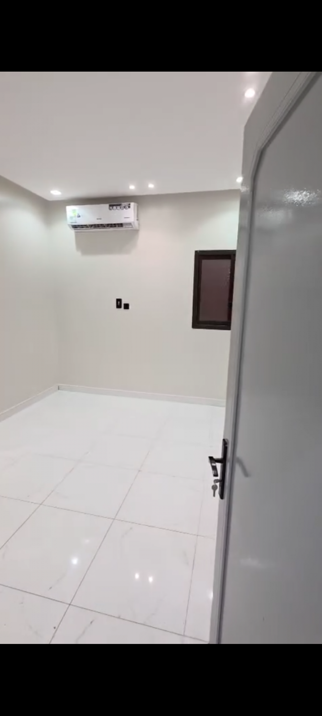 A distinctive apartment in the Gulf, first occupancy