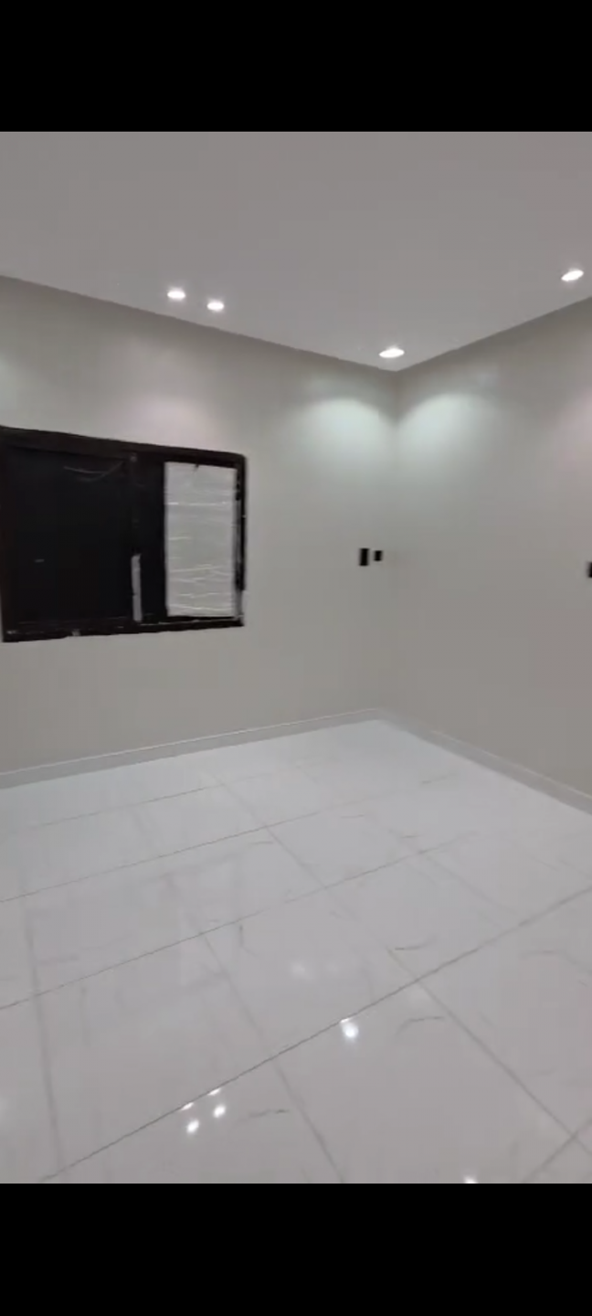 A distinctive apartment in the Gulf, first occupancy