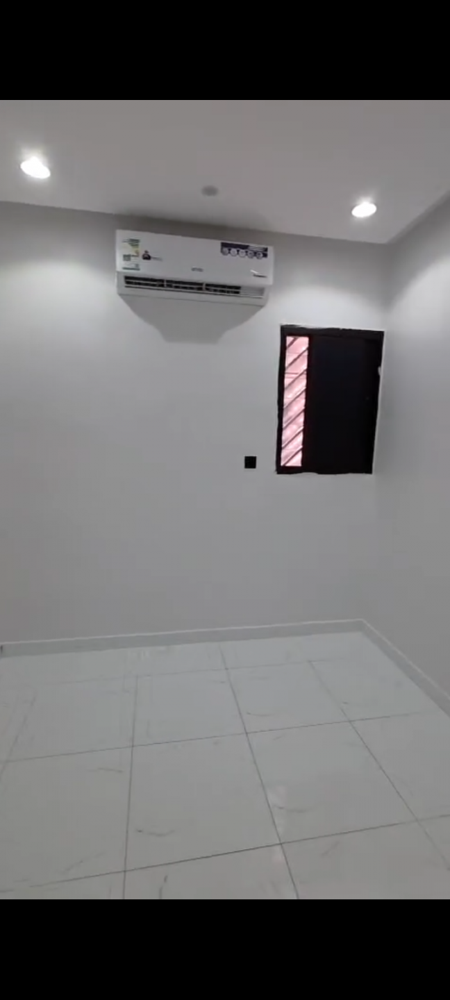 A distinctive apartment in the Gulf, first occupancy